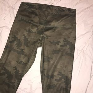 Lululemon Camo Cropped Leggings